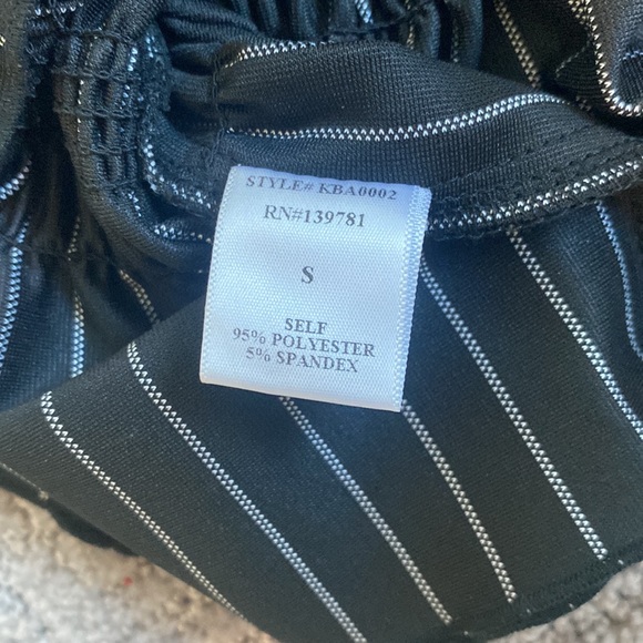 Eleven22 Black Fitted Top - Picture 4 of 4